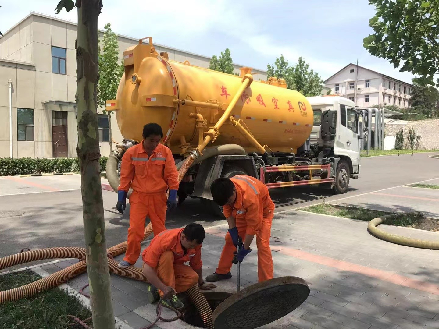 嵩县化粪池清理与5-8吨吸粪车施工效率分析